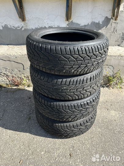 Tigar Winter 215/55 R17 98V