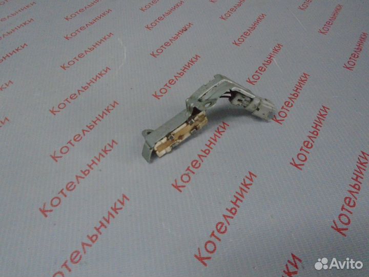 Nissan 31037-8E002 Резистор кпп