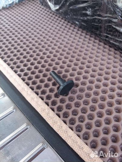 Заглушка порога GL164/W164