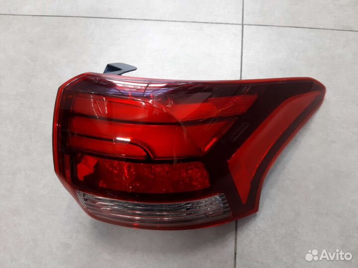 Задний фонарь Mitsubishi Outlander 3