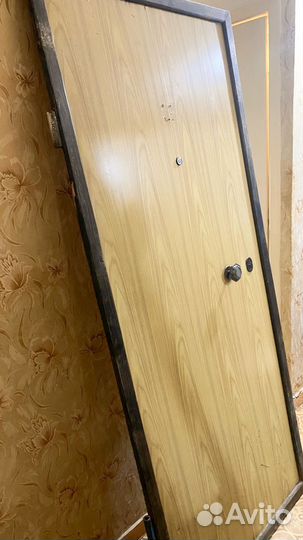 Входная металлическая дверь