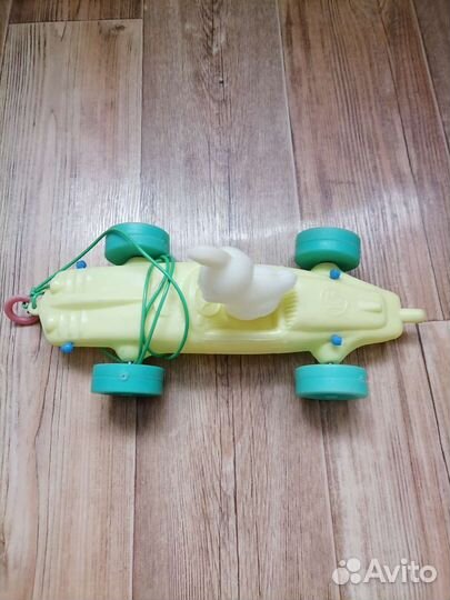 Гоночная машина номер 13 с зайкой СССР