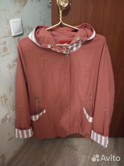 Ветровка женская