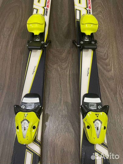 Горные лыжи и ботинки