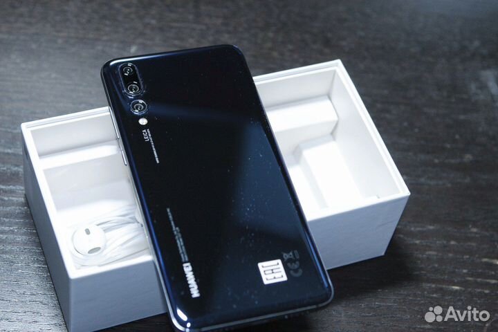 HUAWEI P20 Pro, 6/64 ГБ