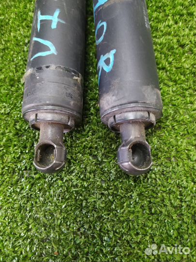 Амортизатор багажника пара Volvo V70