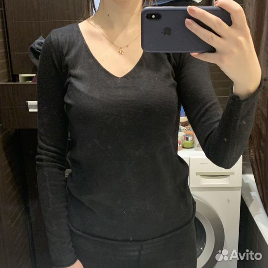 Чёрный пуловер