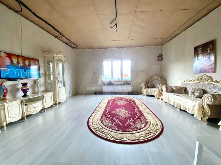 Дом 196,9 м² на участке 7 сот.