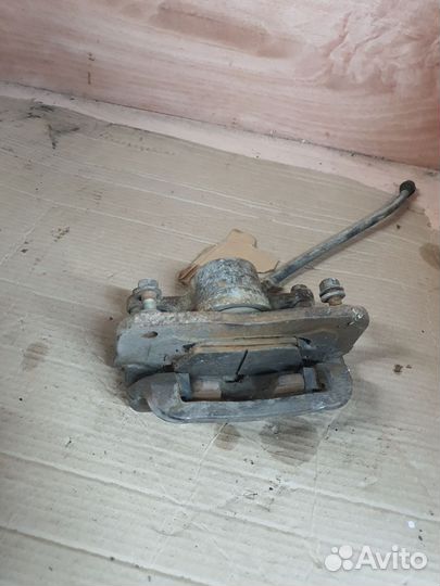 Суппорт задний правый kia sorento 2 xm