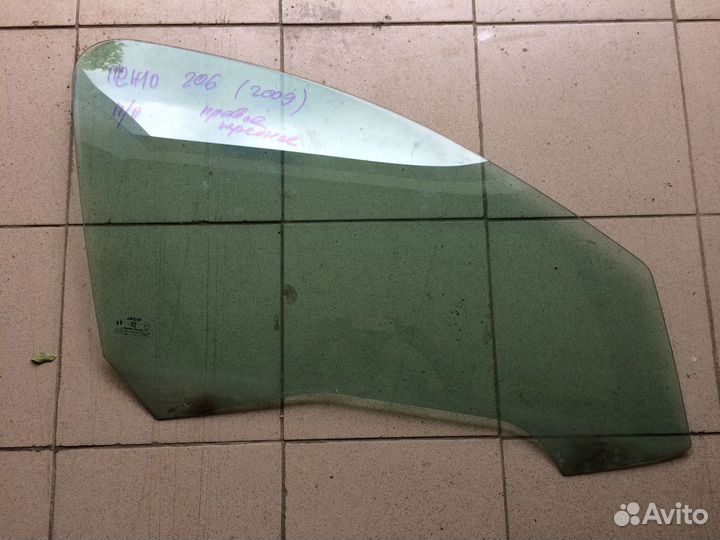 Стекло переднее правое Peugeot 206