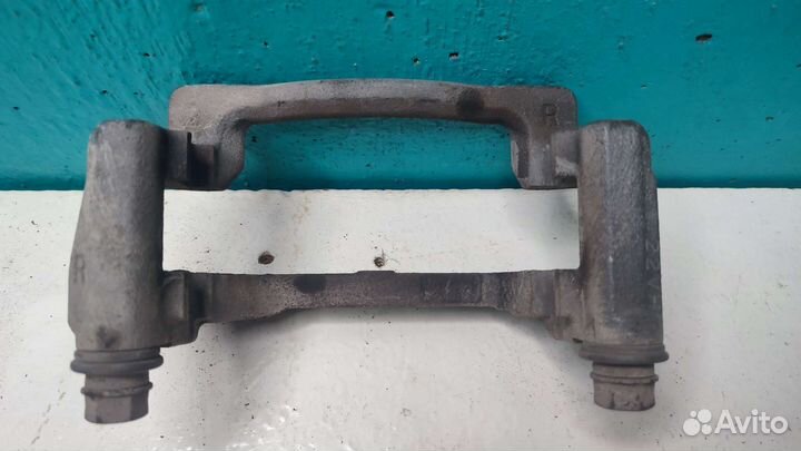 Скоба суппорта Toyota 4772152170