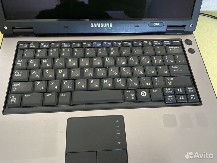 Ноутбук Samsung Q70