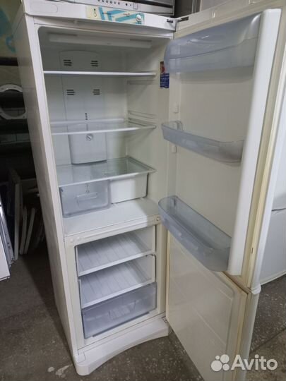 Холодильник indesit