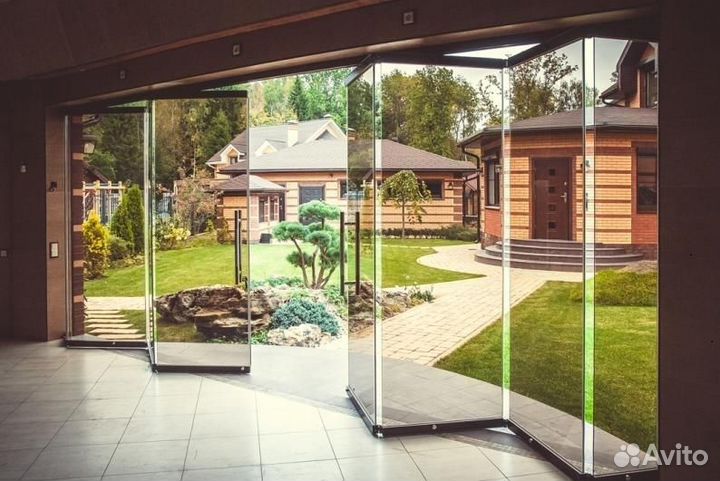 Раздвижное безрамное остекление гармошка