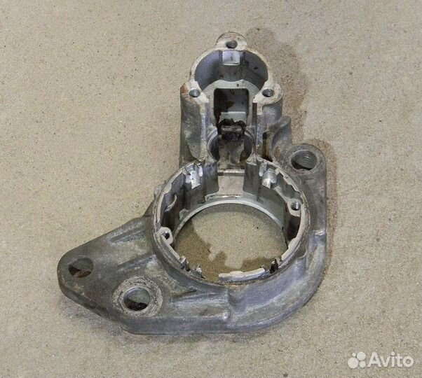 Крышка стартера передняя VW Golf 3