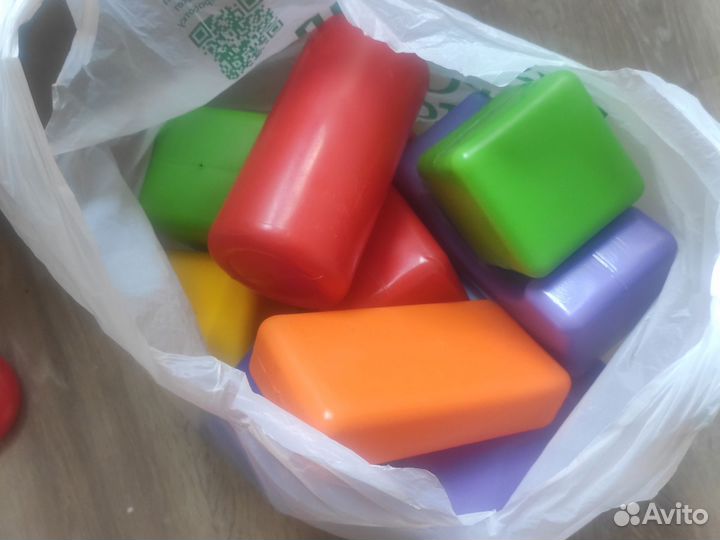 Кубики, паровозик, рыбки для рыбалки