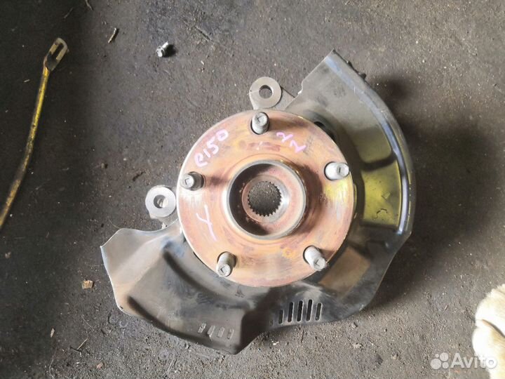 Ступица с кулаком toyota corolla 150
