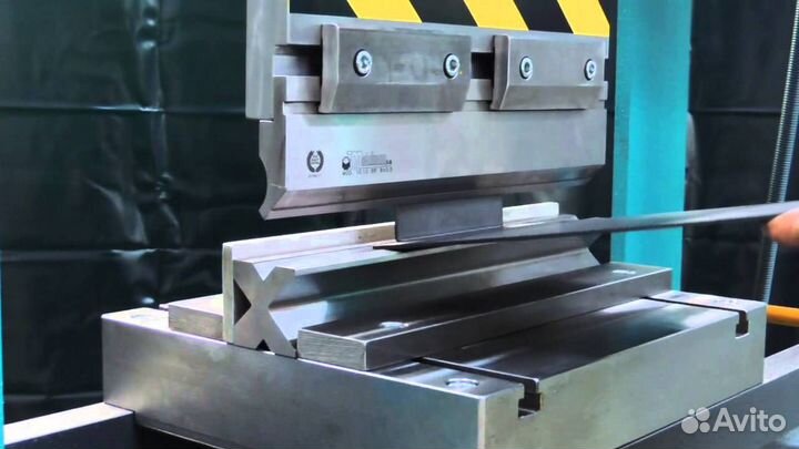 Листогибочный пресс с чпу 3000мм 60 тонн