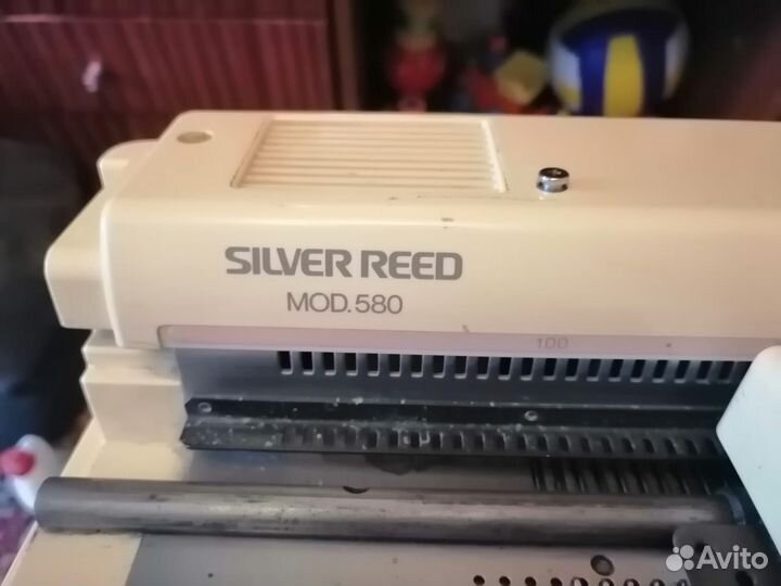 Электронная вязальная машина Silver Reed SK-580