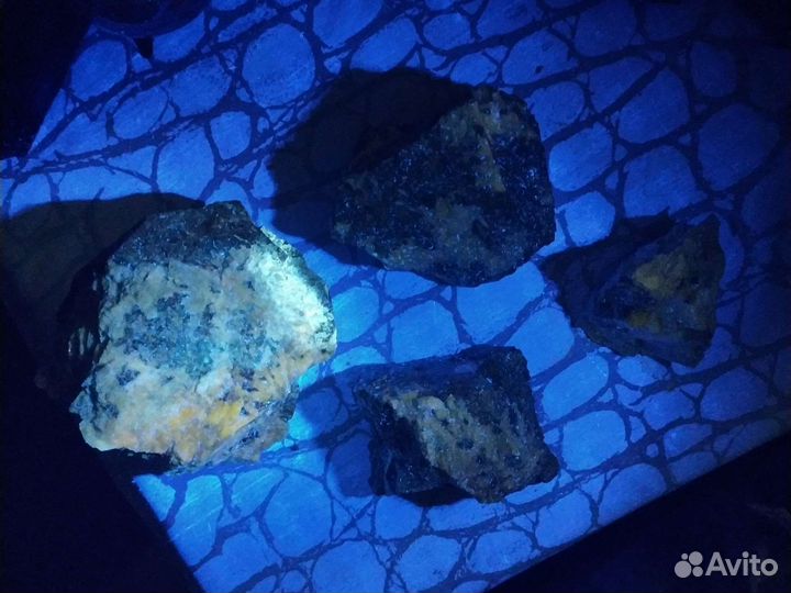 Волластонит редкий флюорисцирующий минерал