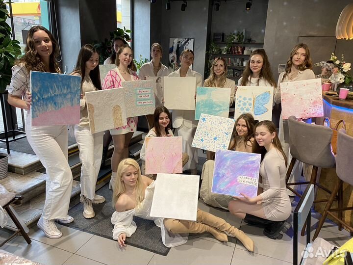 Арт-вечеринки, женские мастер-классы и винный бар