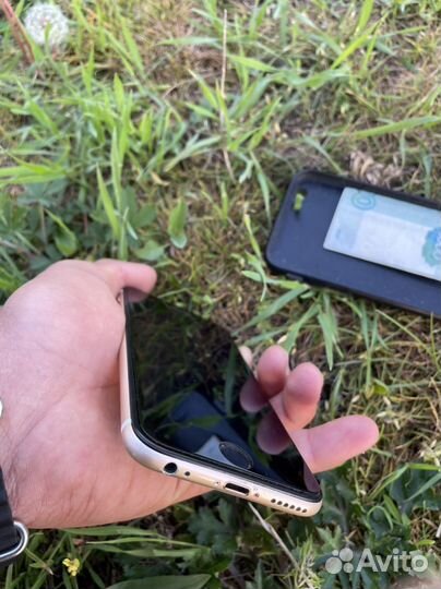 Телефон iPhone 6s