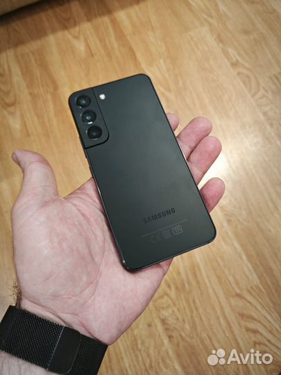 Samsung Galaxy S22, 8/256 ГБ