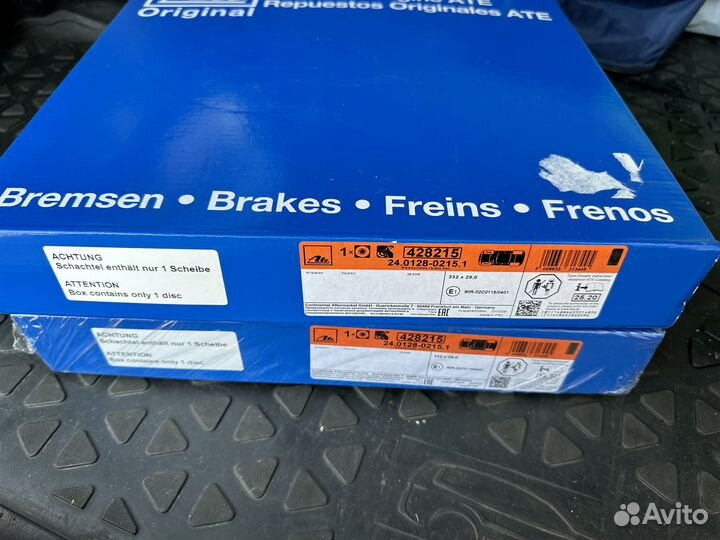 Передние тормозные диски и колодки на Pajero 4