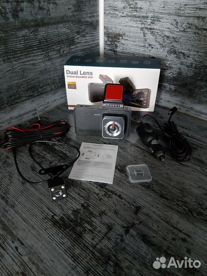 Видеорегистратор с камерой заднего вида