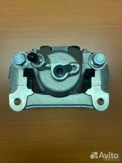 Суппорт тормозной задний правый Toyota