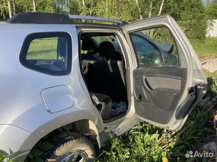 Renault Duster 2.0 МТ, 2012, битый, 140 000 км