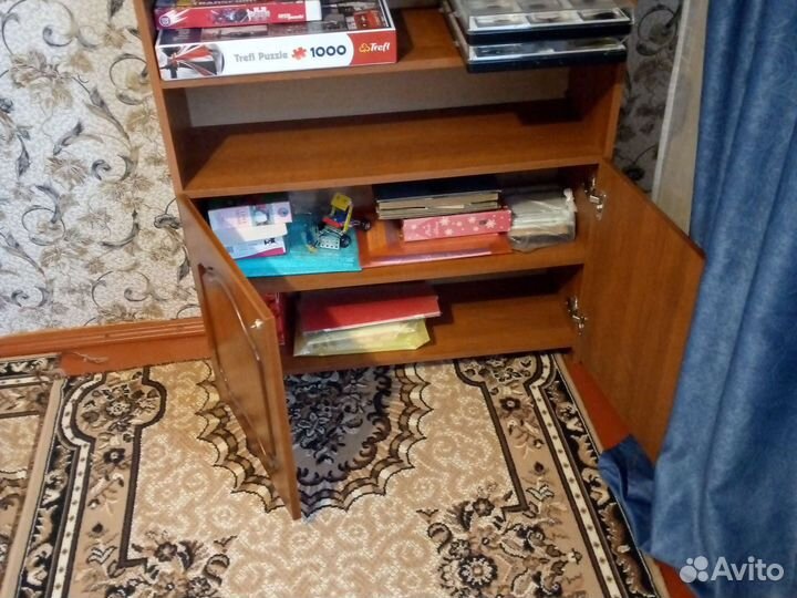 Книжный шкаф