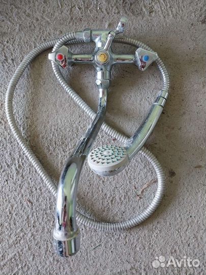 Смеситель для ванны