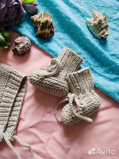 Комплект для новорожденного чепчик и пинетки