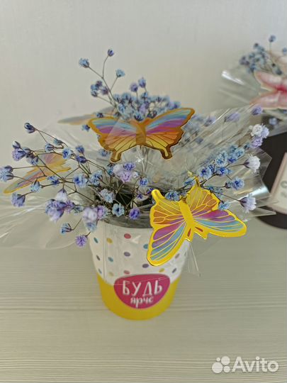 Букет из цветов и бабочек