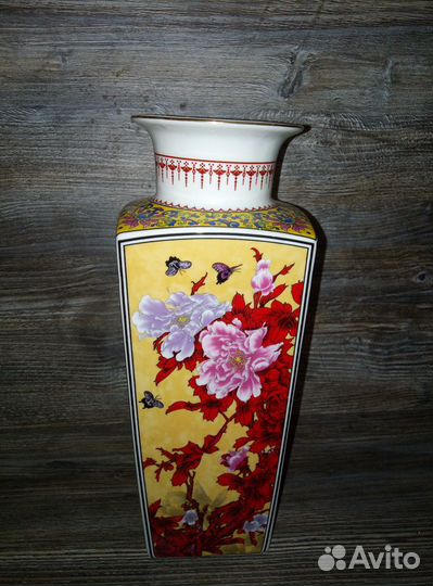 Фарфоровая ваза