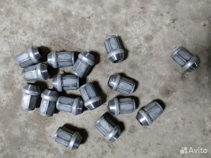 Колесные гайки