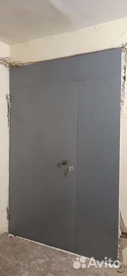 Металлические двери на кладовку