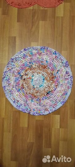 Коврик вязаный