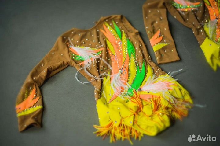 Групповой купальник для художественной гимнастики