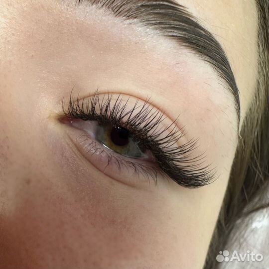 Наращивание ресниц, оформление бровей