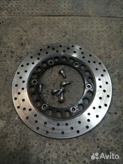 Задний тормозной диск на Yamaha R1 1999 2001 2000