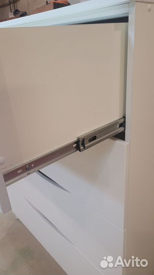 Комод белый в плёнке