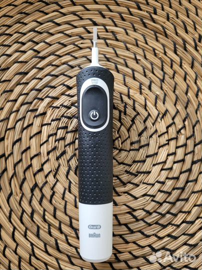 Электрическая зубная щетка oral b