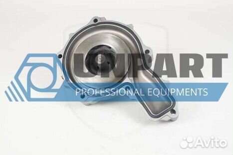 Водяной насос volvo 21221878