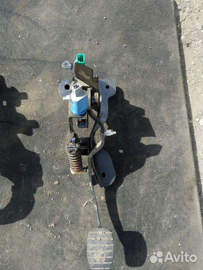 Педали Renault Fluence 2010 года