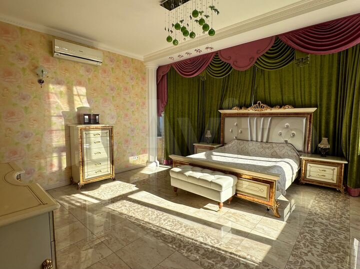 Дом 380 м² на участке 10 сот.