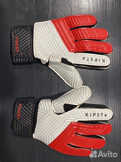 Вратарские перчатки