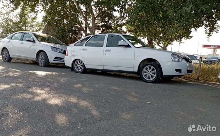 Ваз priora белая хэтчбек