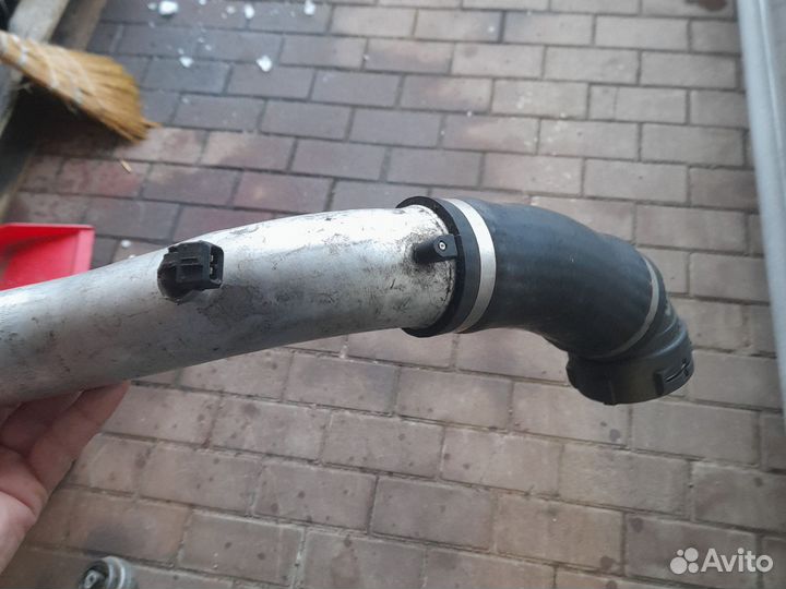 Патрубок интеркулера на bmw е 60 3,0д